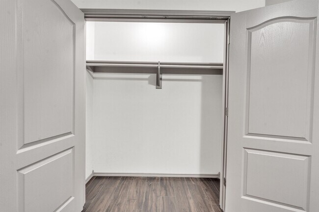 Building Photo - 204 Welland Dr