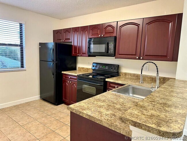 Building Photo - 5641 Riverside Dr