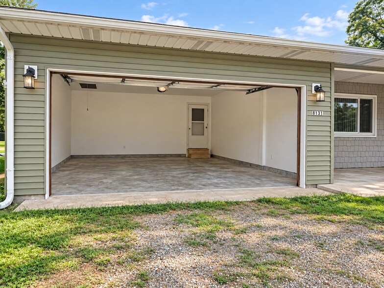 Building Photo - 8131 Ravine Rd