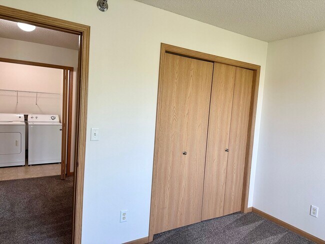 Building Photo - 4431 Calico Dr S
