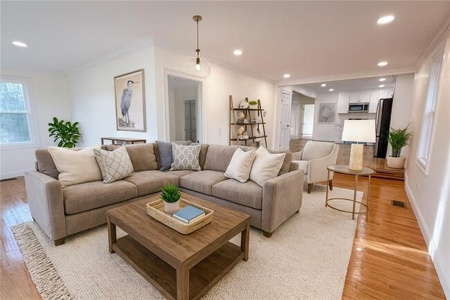 Building Photo - 739 Victory Hwy