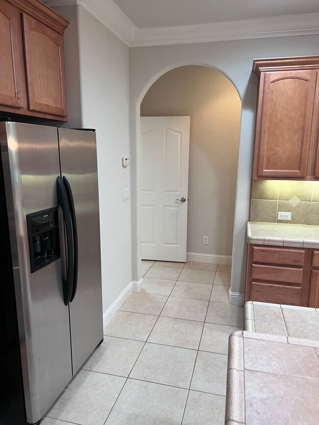 Building Photo - 3 bedroom, 2.5 bathroom home in great Neig...