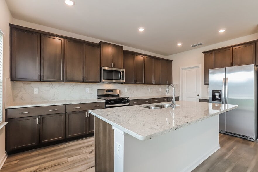 Building Photo - 5922 Green Ash Ct