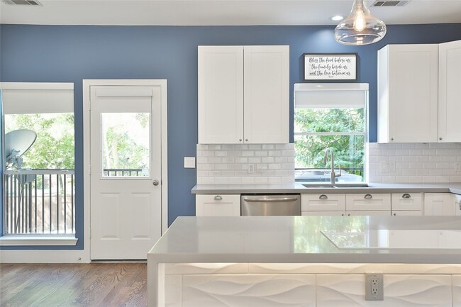 Building Photo - 1743 French Village Dr