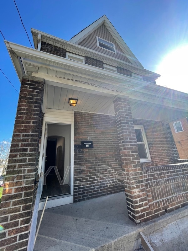 Building Photo - 489 Norton St