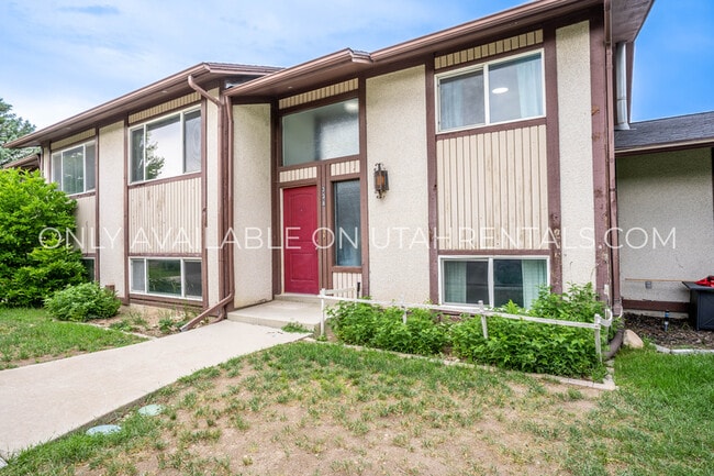 Building Photo - 338 Cedarwood Dr
