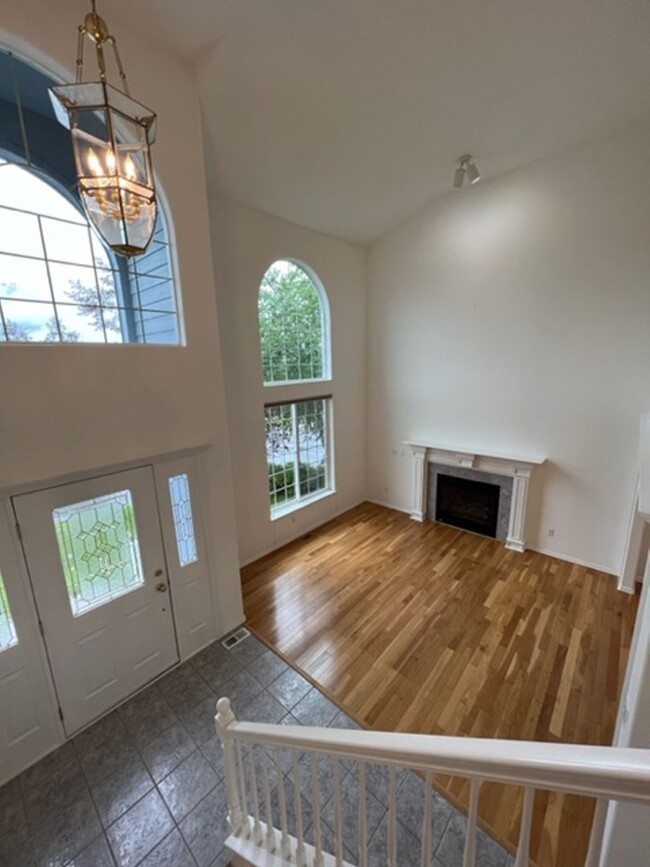 Building Photo - Beautiful 4 Bedroom Eagle River Home!