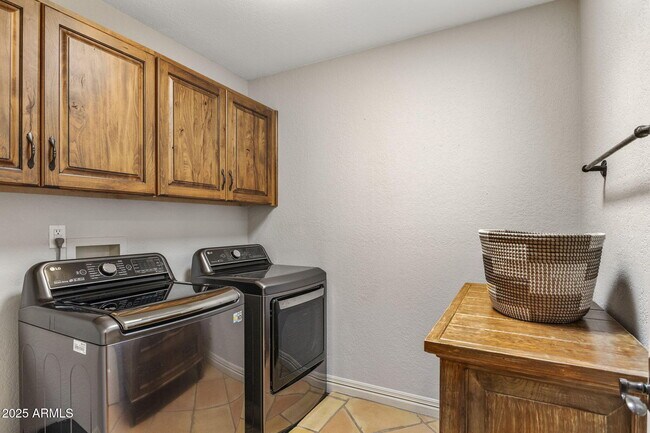 Building Photo - 7620 E Vía Del Placito