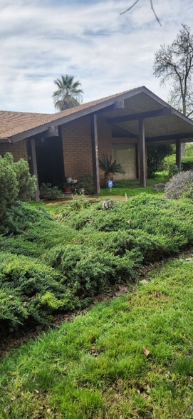 Building Photo - 9905 Ave 404