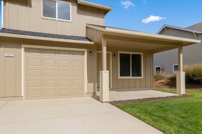 Primary Photo - Modern Duplex with Garage and Backyard