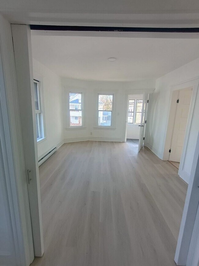 Building Photo - 152 Turner Ave