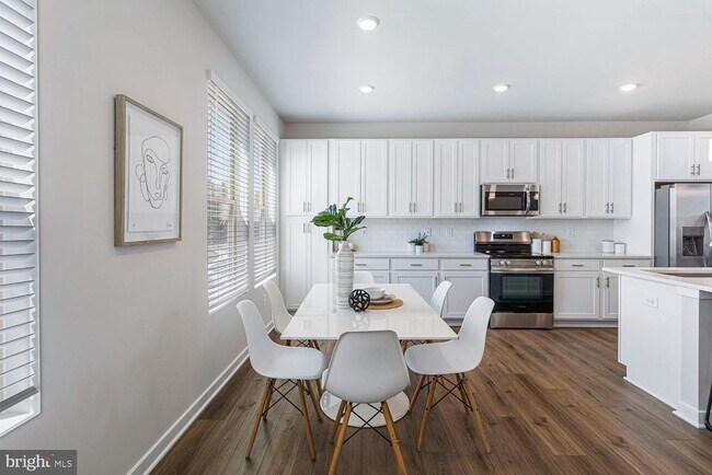 Building Photo - 2493 Avesta Pl