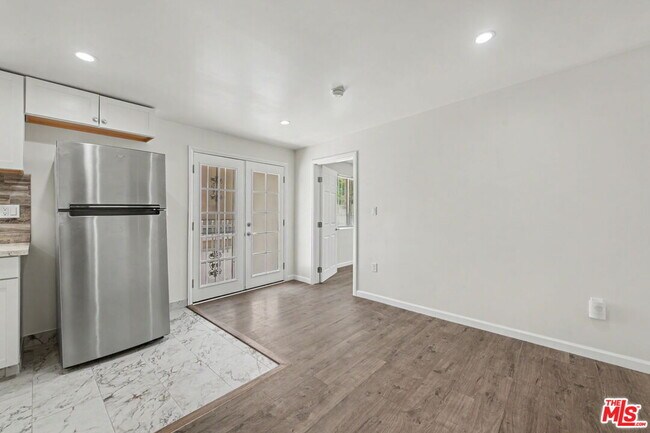 Building Photo - 2153 Glendon Ave
