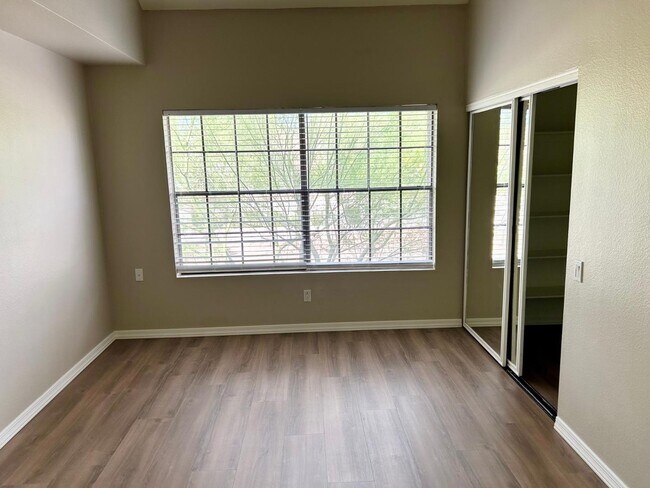 Building Photo - 10015 E Mountain View Rd