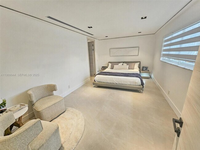 Building Photo - 2537 SE 10th Ct