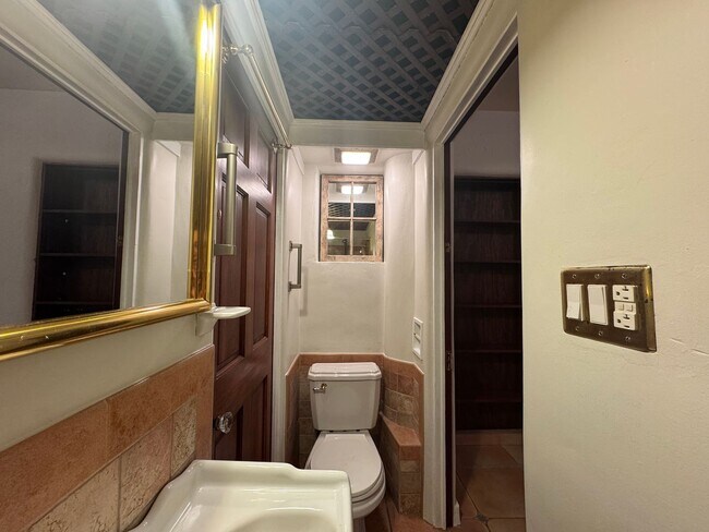 Building Photo - 3 Bed 2 Bath Home in Golfview