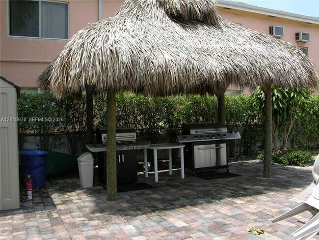 Building Photo - 4228 N Ocean Dr