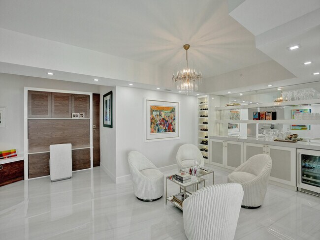 Building Photo - 411 N New River Dr E