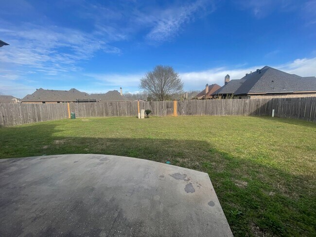 Building Photo - North Bossier Beauty in Tiburon Subdivision