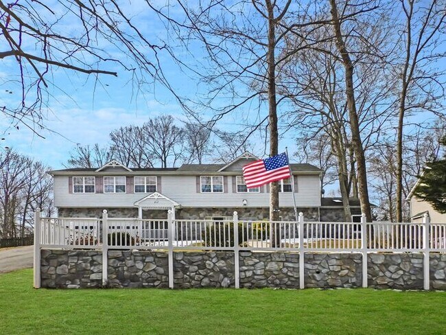 Primary Photo - 217 Pawnee Ln