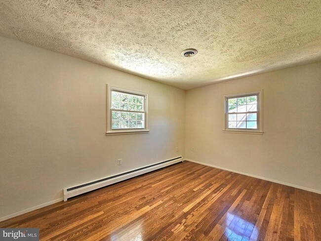 Building Photo - 4123 Glendale Rd