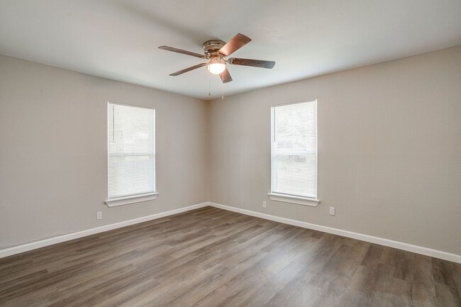 Building Photo - Remodeled 2 Bed 1 Bath Home Ready for New ...