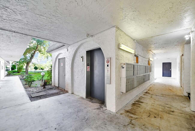 Building Photo - 3360 Spanish Moss Terrace