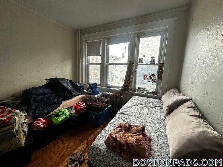 Building Photo - 1163 Boylston St