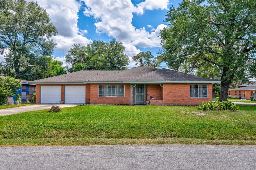 Primary Photo - 5611 Milart St