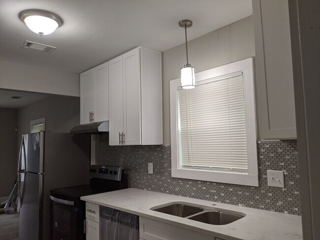 Building Photo - 2861 Forrest Hills Dr SW