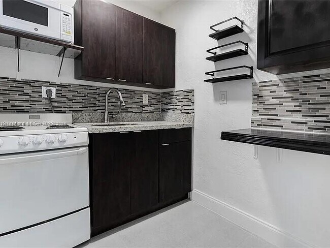 Primary Photo - 9533 NW 3rd Ave