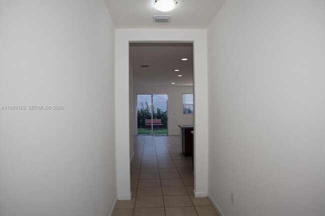 Building Photo - 27440 SW 135th Ave Rd