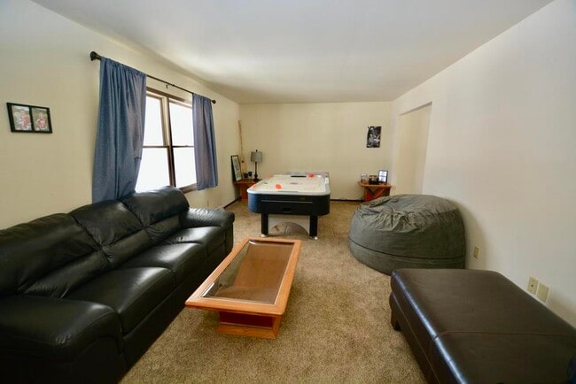 Building Photo - 716 St Johns Dr