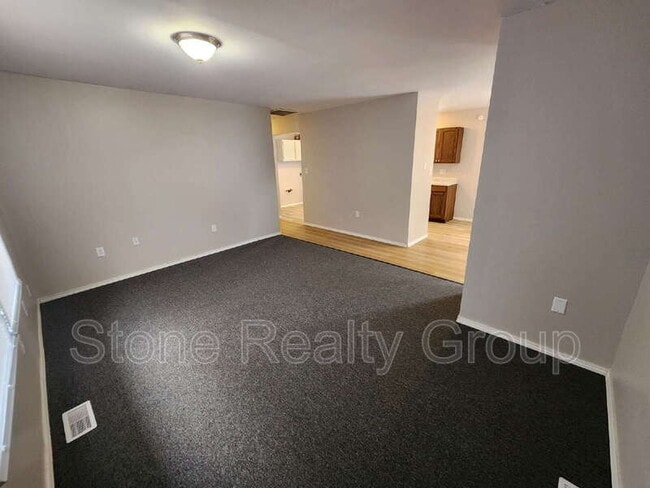 Building Photo - 2262 3rd Ave