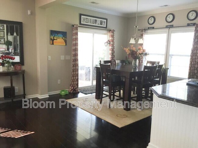 Building Photo - 5432 Kings River Dr