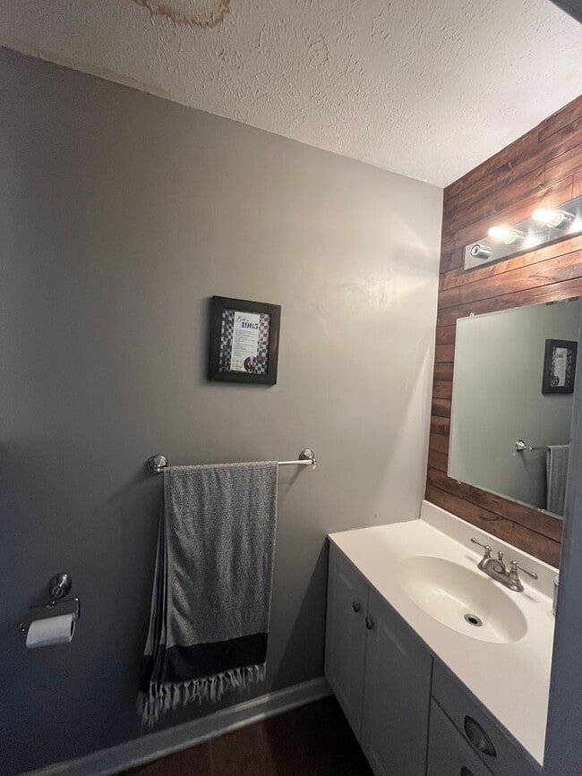 Building Photo - Charming East Nashville Home, 3 Bedrooms/3 baths, fenced yard