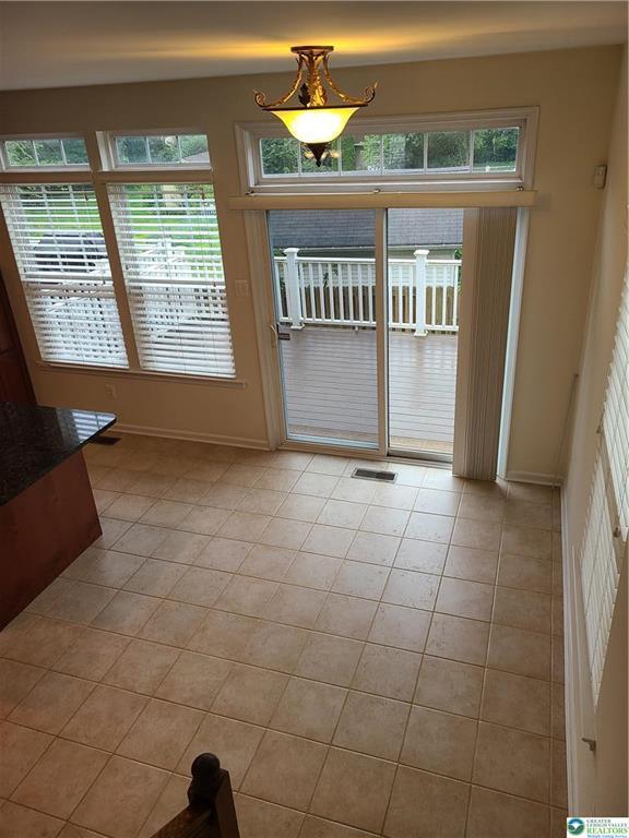 Building Photo - 1600 Oakridge Ln