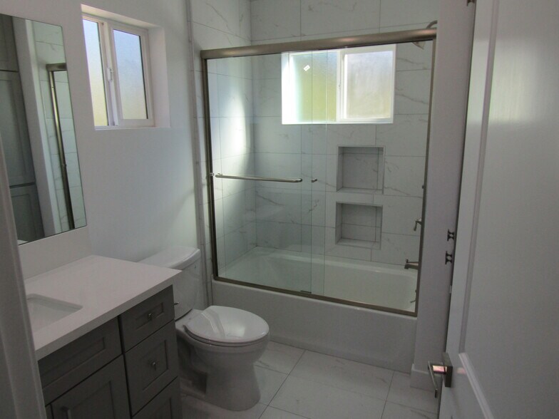 Building Photo - 21206 De La Osa St