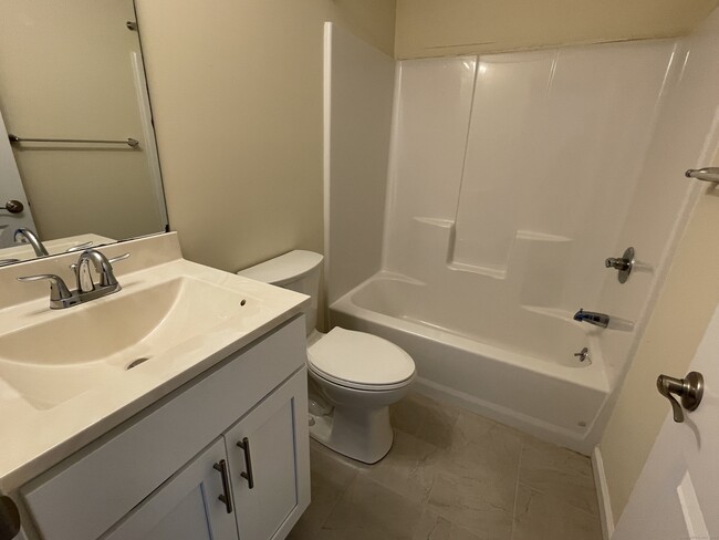 Building Photo - 28 Woodside Dr