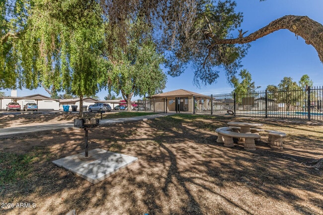 Building Photo - 1005 W Laguna Dr