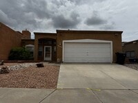 Building Photo - NE Townhouse
