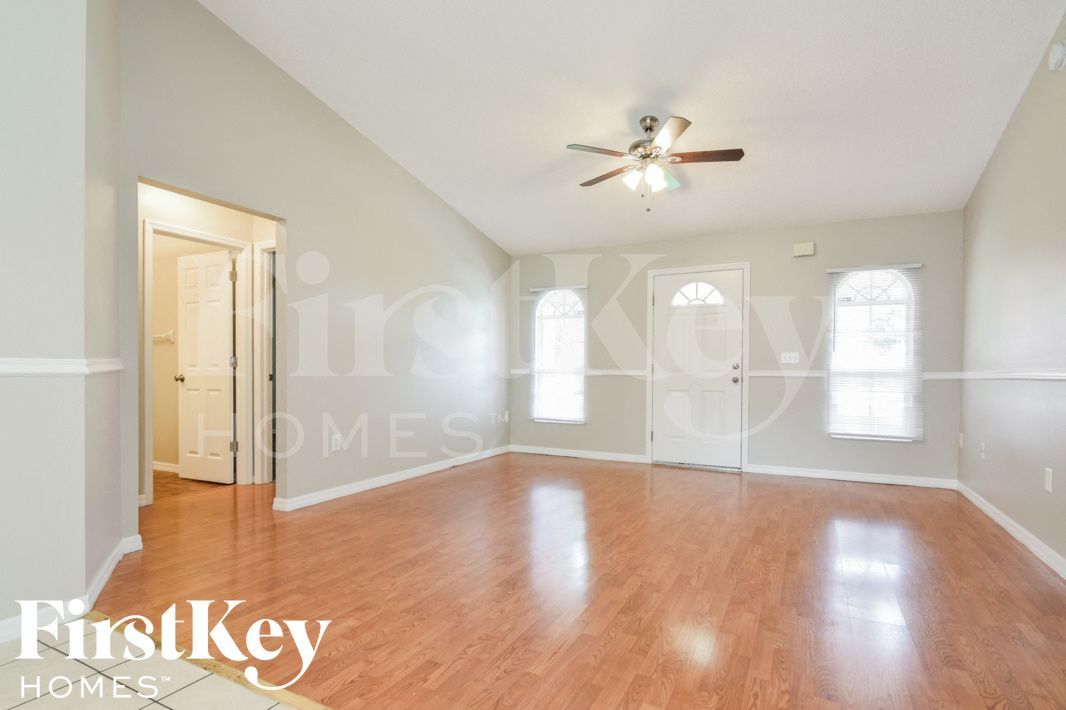 Building Photo - 7901 Sioux Ln