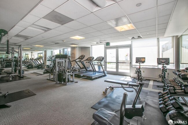 Building Photo - 501 Beale St