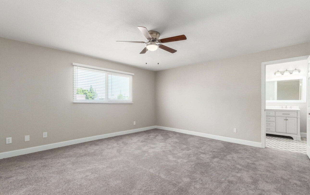Building Photo - 1623 E Malibu Dr