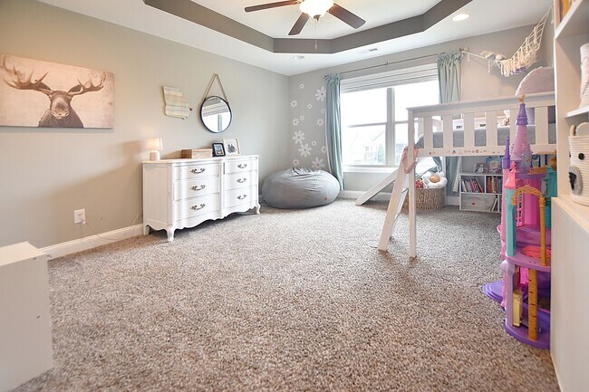 Building Photo - Pet Friendly Five Bedroom!