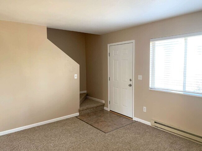 Building Photo - "Spacious 4-Bedroom Haven with 2 Full Baths in Prime Fort Collins Location!"