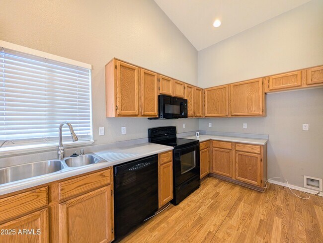 Building Photo - 8639 W Fullam St