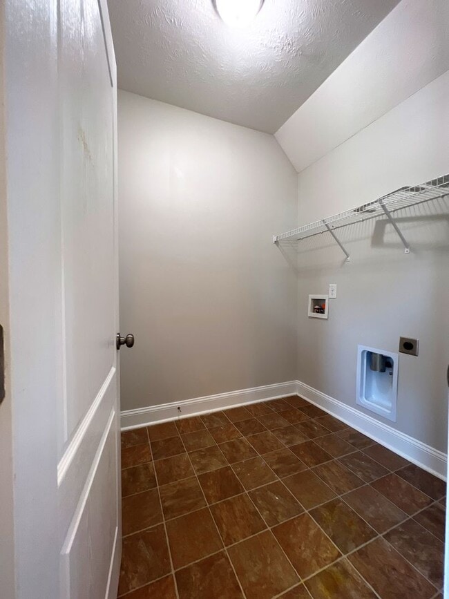 Building Photo - Country living in Grays Creek with proximi...
