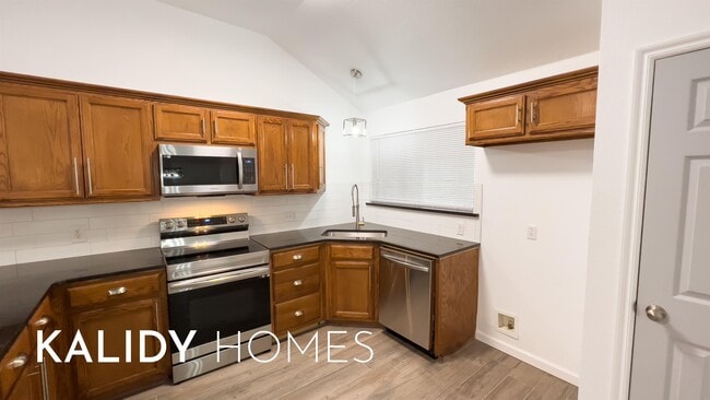 Building Photo - 9317 Apple Dr