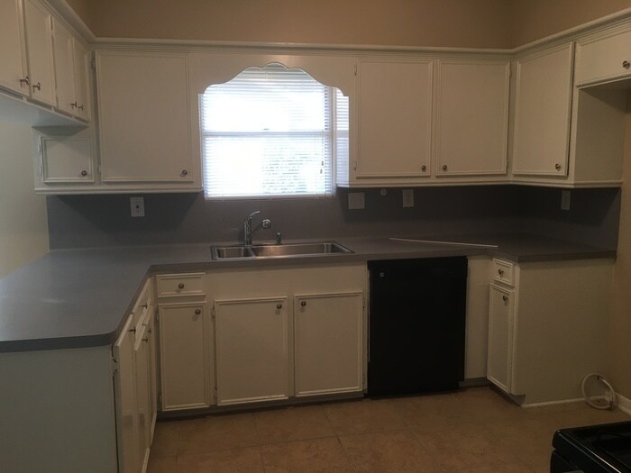 Building Photo - 10734 Sagewillow Ln